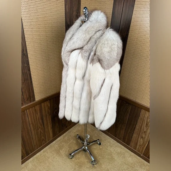 SAGA FOX “ GUARANTEE OF QUALITY” BLUE & WHITE FOX FUR COAT JACKET SIZE LARGE - Picture 4 of 8